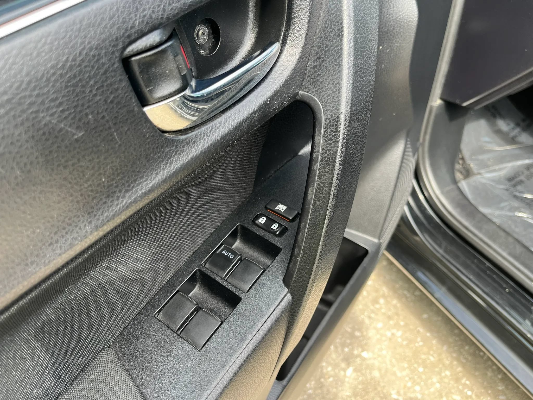 Used 2017 Toyota Corolla LE FWD image 12