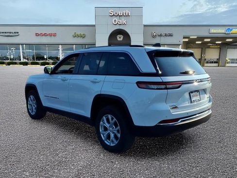 Certified 2023 Jeep Grand Cherokee Limited w/ Luxury Tech Group II AWD/4WD image 4
