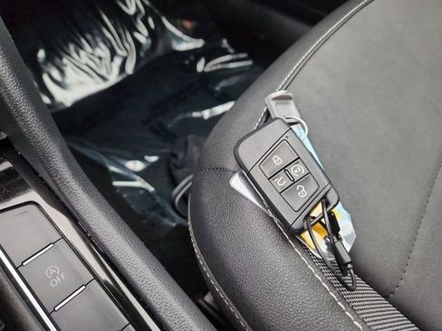 Used 2024 Volkswagen Taos SE image 45