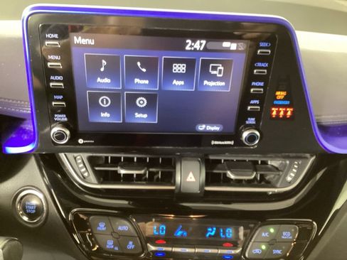 Used 2020 Toyota C-HR XLE FWD image 23