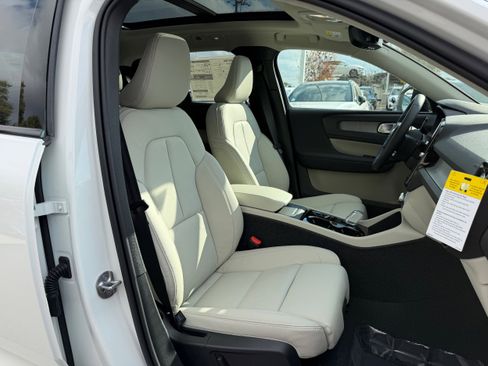 New 2026 Volvo XC40 B5 Plus w/ Protection Package Premier image 8