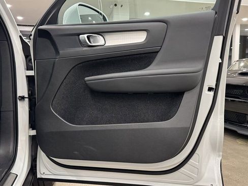 Used 2025 Volvo XC40 B5 Core image 14