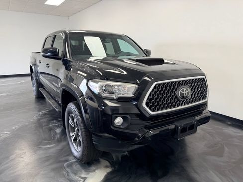 Used 2018 Toyota Tacoma TRD Sport AWD/4WD image 22