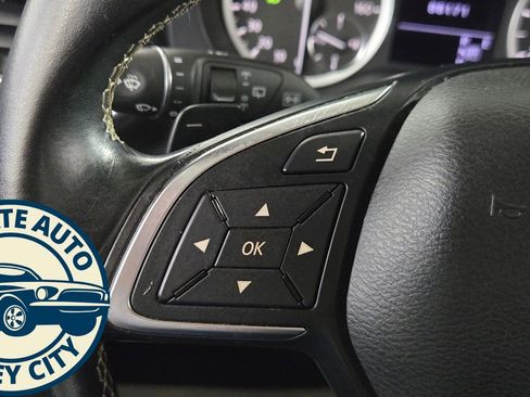 Used 2018 INFINITI QX30 AWD image 12