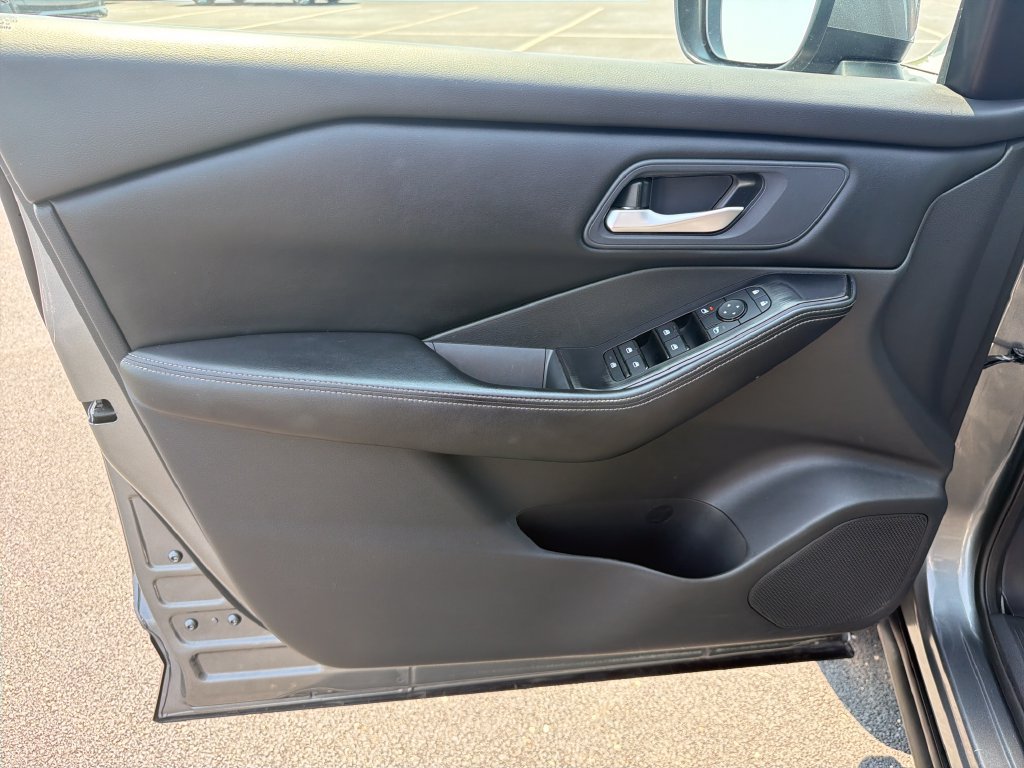 Used 2024 Nissan Rogue SV AWD/4WD image 12