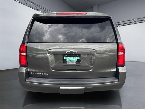 Used 2019 Chevrolet Suburban LT w/ Luxury Package image 6