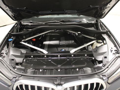 Used 2022 BMW X6 xDrive40i w/ M Sport Package image 29