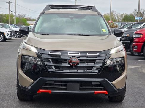 Used 2025 Nissan Rogue SV w/ Rock Creek Premium Package image 3