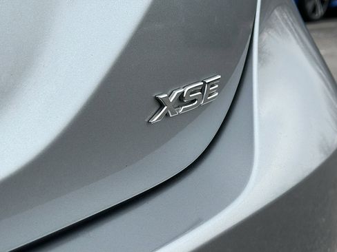 Used 2020 Toyota Camry XSE image 9