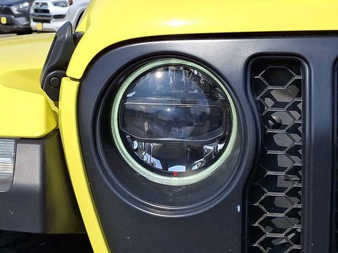 Used 2023 Jeep Wrangler Unlimited Rubicon 392 w/ Xtreme Recon 35" Tire Package AWD/4WD image 9