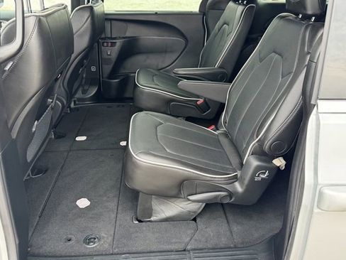 Used 2026 Chrysler Pacifica Limited image 26