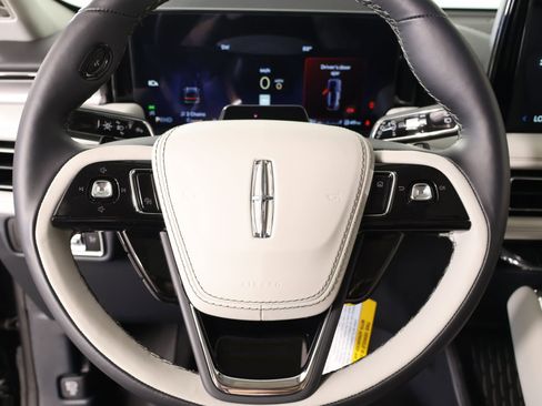 New 2026 Lincoln Aviator AWD w/ Jet Appearance Package image 3
