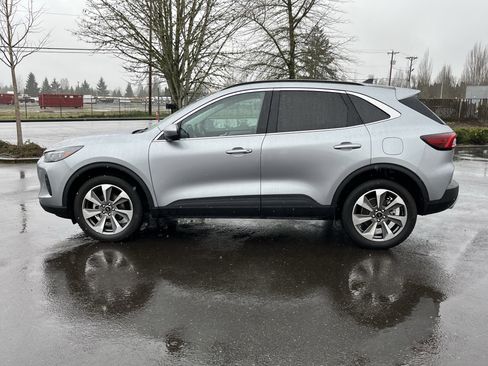 Used 2024 Ford Escape Platinum image 2