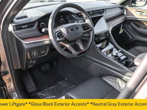 New 2025 Jeep Grand Cherokee Summit image 4