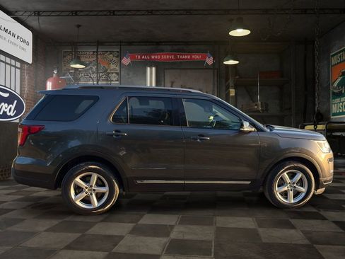 Used 2018 Ford Explorer XLT w/ Equipment Group 202A FWD image 7