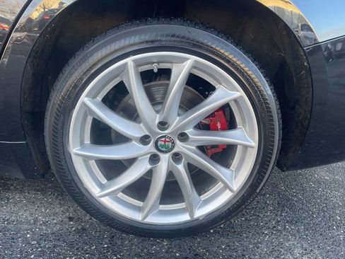 Used 2018 Alfa Romeo Giulia AWD image 11