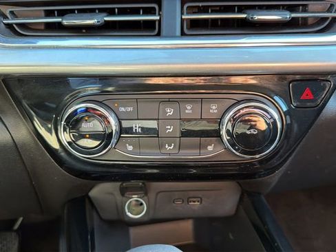 Certified 2025 Chevrolet Trax LT w/ Driver Confidence Package image 15