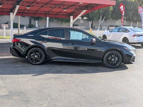Used 2025 Toyota Camry SE FWD image 4