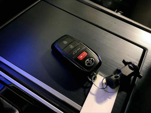 Used 2024 Toyota Tundra Platinum image 15