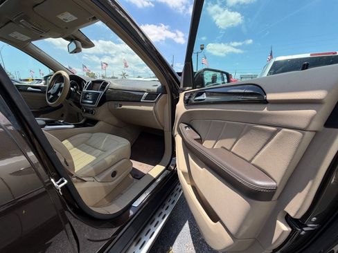 Used 2016 Mercedes-Benz GL 450 4MATIC image 26