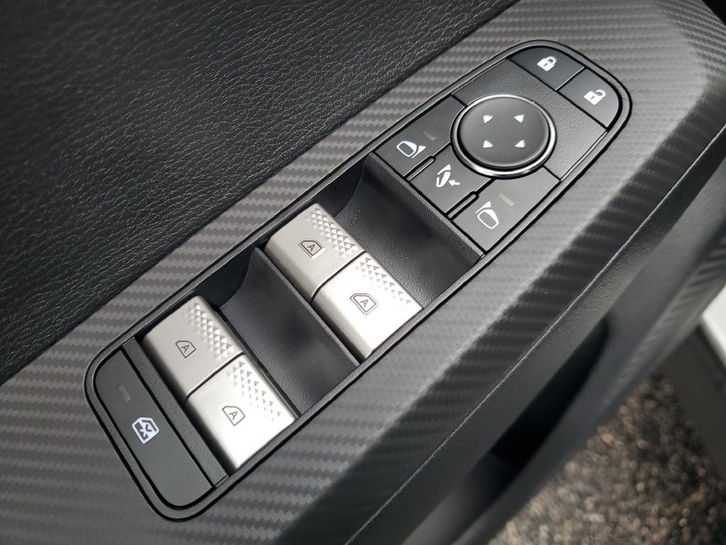 Used 2025 Mitsubishi Outlander SEL AWD/4WD image 17
