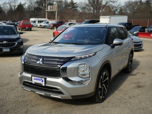Used 2024 Mitsubishi Outlander AWD image 4