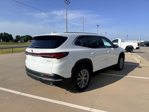 Used 2026 Buick Enclave Preferred FWD image 8