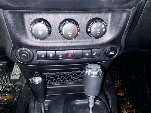 Used 2016 Jeep Wrangler Unlimited Sahara AWD/4WD image 30