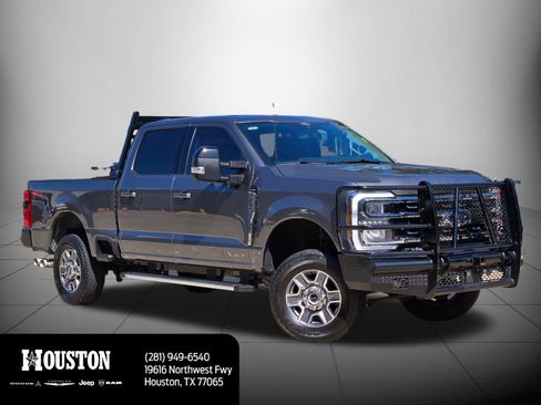 Used 2025 Ford F250 Lariat w/ FX4 Off-Road Package AWD/4WD image 3