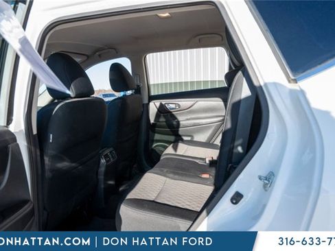 Used 2018 Nissan Rogue SV image 21