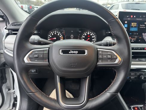 Used 2022 Jeep Compass Limited image 17