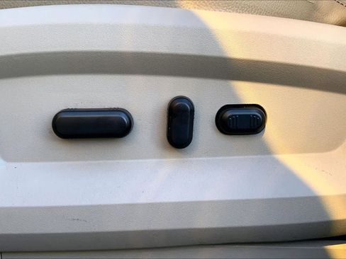 Used 2013 Ford Edge SEL image 32