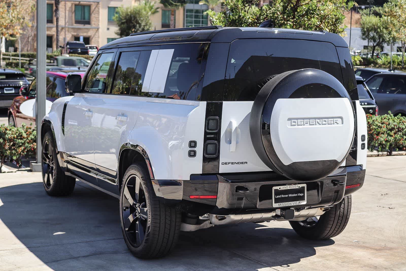 New 2026 Land Rover Defender 110 X-Dynamic SE AWD/4WD image 4