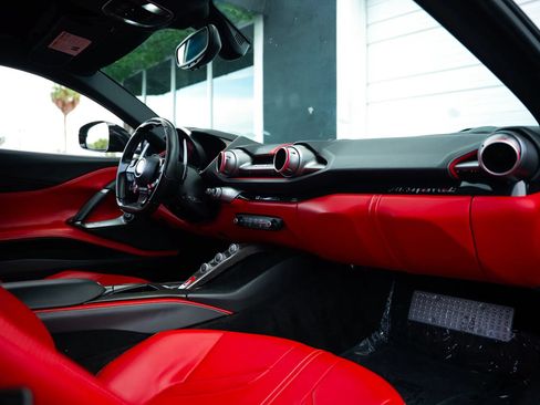 Used 2019 Ferrari 812 Superfast RWD image 17