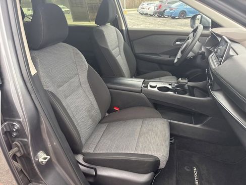Used 2023 Nissan Rogue SV image 9