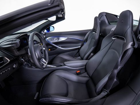 Used 2025 McLaren Artura Spider image 23