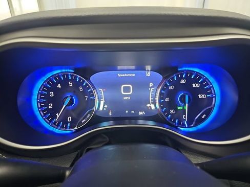 New 2027 Chrysler Pacifica Limited w/ Family Tech Group AWD/4WD image 15