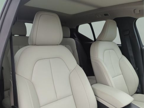 Used 2019 Volvo XC40 T5 Momentum AWD/4WD image 19