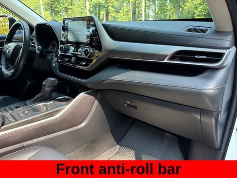 Used 2022 Toyota Highlander XLE AWD/4WD image 28