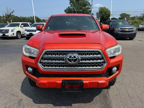 Used 2016 Toyota Tacoma SR5 AWD/4WD image 8