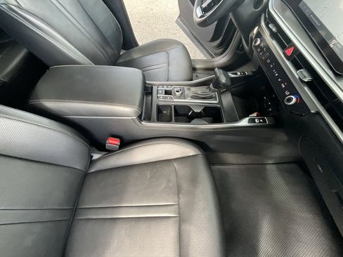 Used 2025 Kia Sorento S image 34