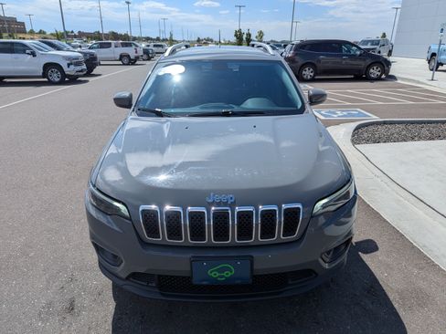 Used 2019 Jeep Cherokee Latitude Plus w/ Cold Weather Group AWD/4WD image 6