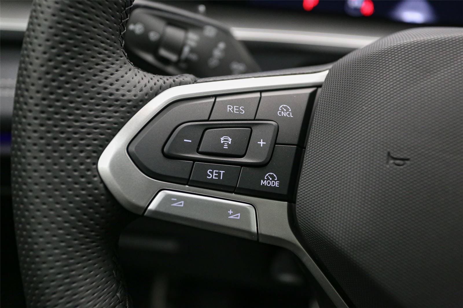 New 2026 Volkswagen Tiguan SE R-Line AWD/4WD image 25