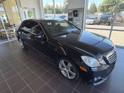 Used 2010 Mercedes-Benz E 350 4MATIC Sedan image 3