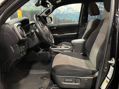 Used 2023 Toyota Tacoma TRD Sport image 11