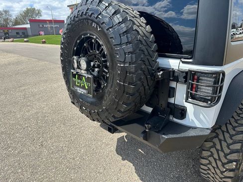Used 2012 Jeep Wrangler Unlimited Rubicon w/ Connectivity Group AWD/4WD image 23