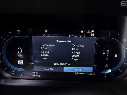 Used 2025 Volvo XC60 B5 Plus image 19