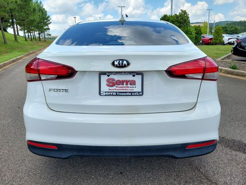 Used 2017 Kia Forte LX FWD image 4