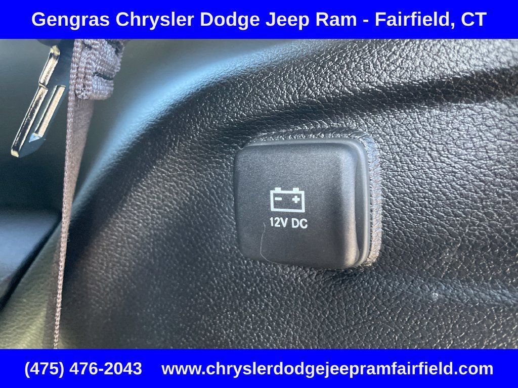 Used 2023 Jeep Grand Cherokee L Limited w/ Luxury Tech Group II AWD/4WD image 35