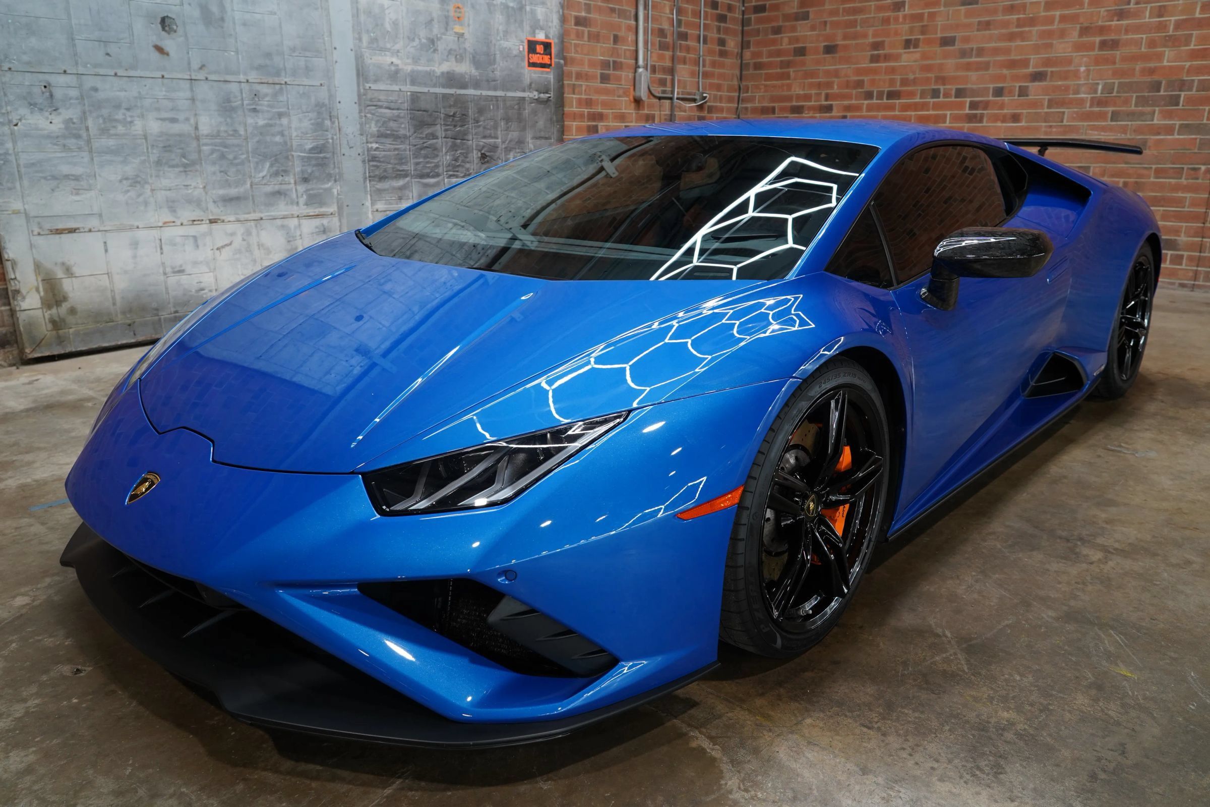 Used 2020 Lamborghini Huracan EVO RWD image 24